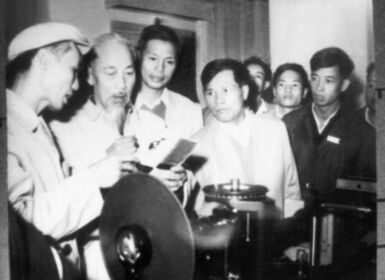Hậu phương vững chắc chia lửa cùng chiến trường miền Nam (1965 – 1975)