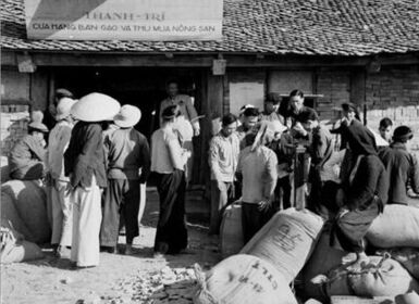 Mậu dịch quốc doanh nâng đỡ tiểu thủ công nghiệp